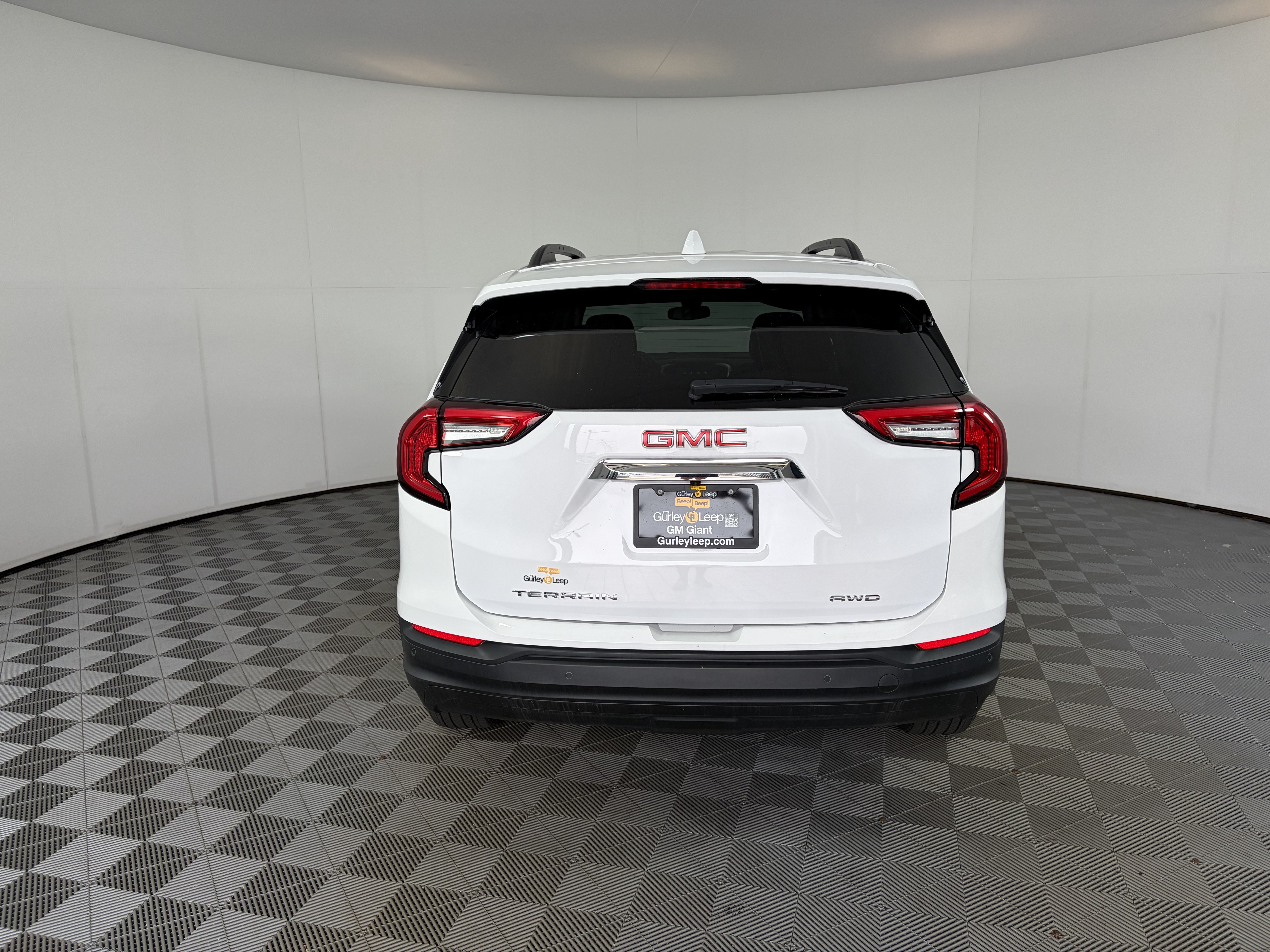 Used 2023 GMC Terrain SLE w/ Driver Convenience Package AWD/4WD image 9