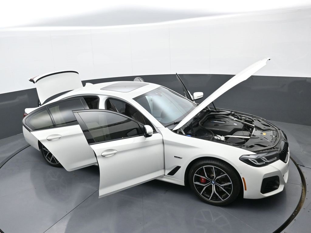 Used 2023 BMW 530e xDrive w/ Premium Package image 39