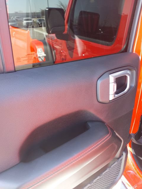 Used 2024 Jeep Gladiator Rubicon w/ Convenience Group AWD/4WD image 9