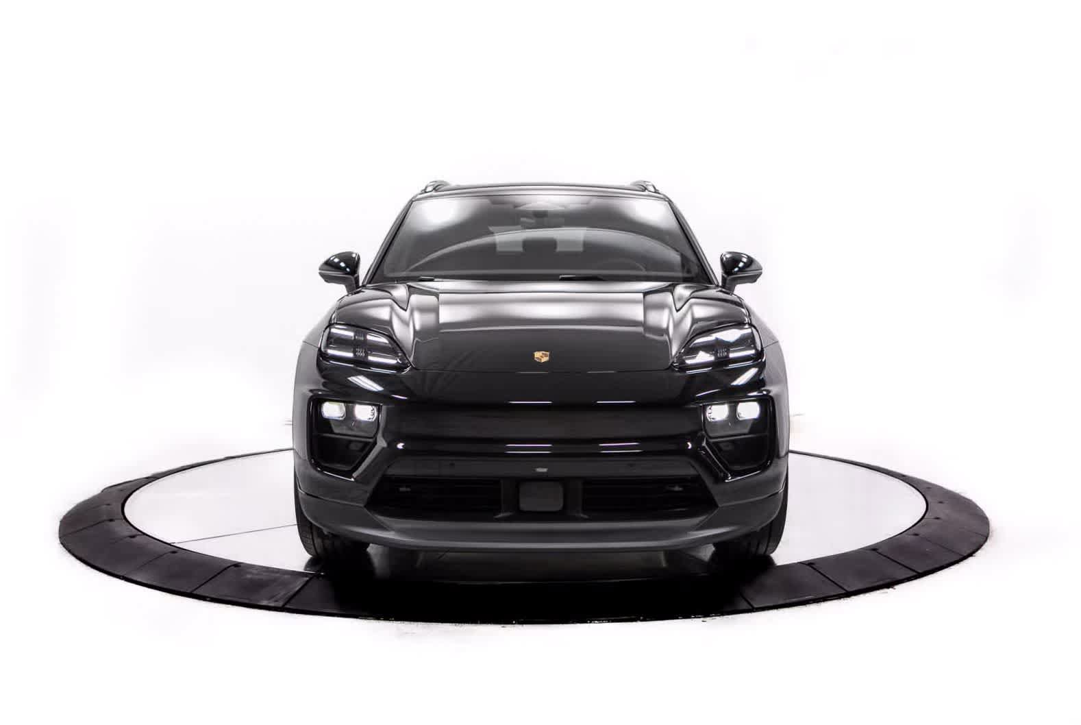 Certified 2025 Porsche Macan 4 Electric AWD/4WD image 10
