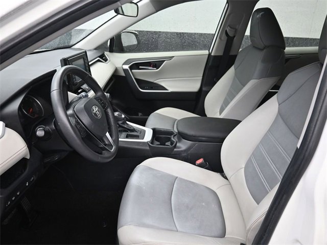 Used 2020 Toyota RAV4 XLE Premium image 11
