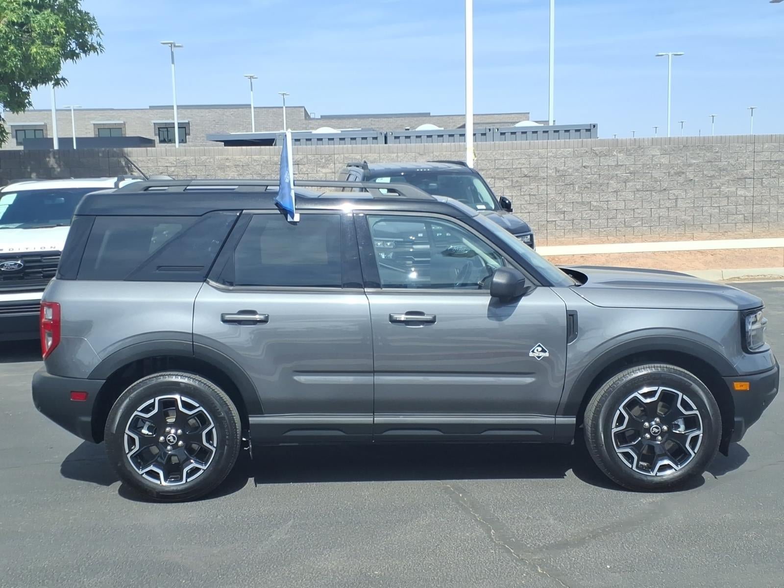 Certified 2025 Ford Bronco Sport Outer Banks w/ Outer Banks Tech Package+ AWD/4WD image 3