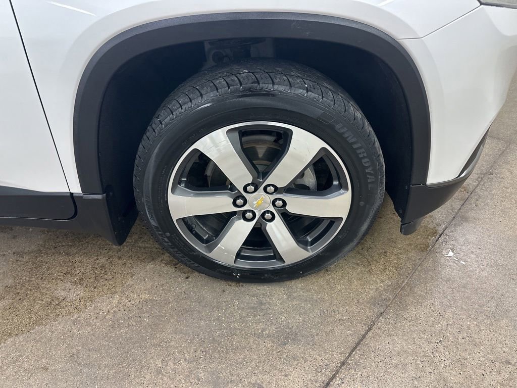 Used 2020 Chevrolet Traverse LT w/ LT Premium Package AWD/4WD image 16