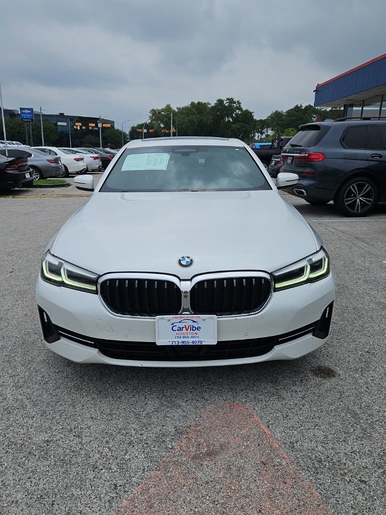 Used 2021 BMW 530i w/ Premium Package RWD image 2