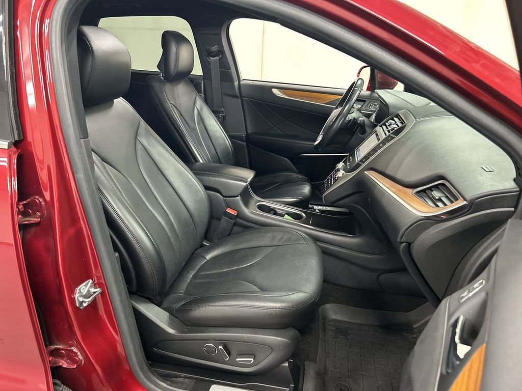 Used 2019 Lincoln MKC Reserve image 24
