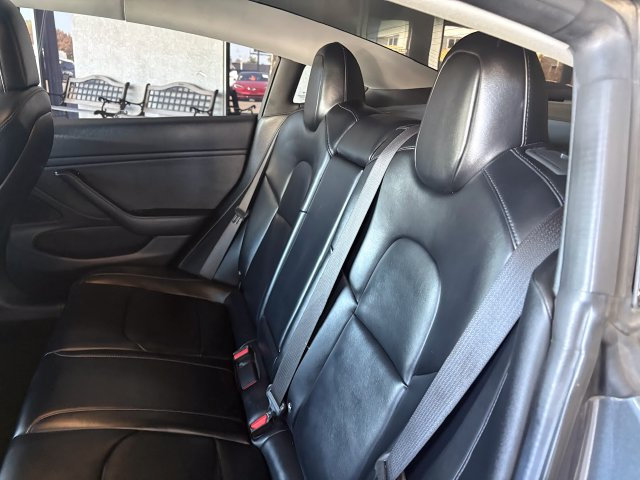 Used 2018 Tesla Model 3 Long Range RWD image 12