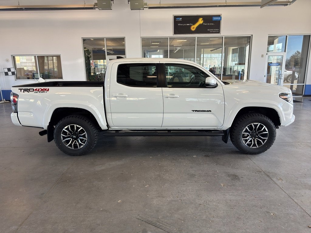 Used 2020 Toyota Tacoma TRD Sport w/ Technology Package AWD/4WD image 6