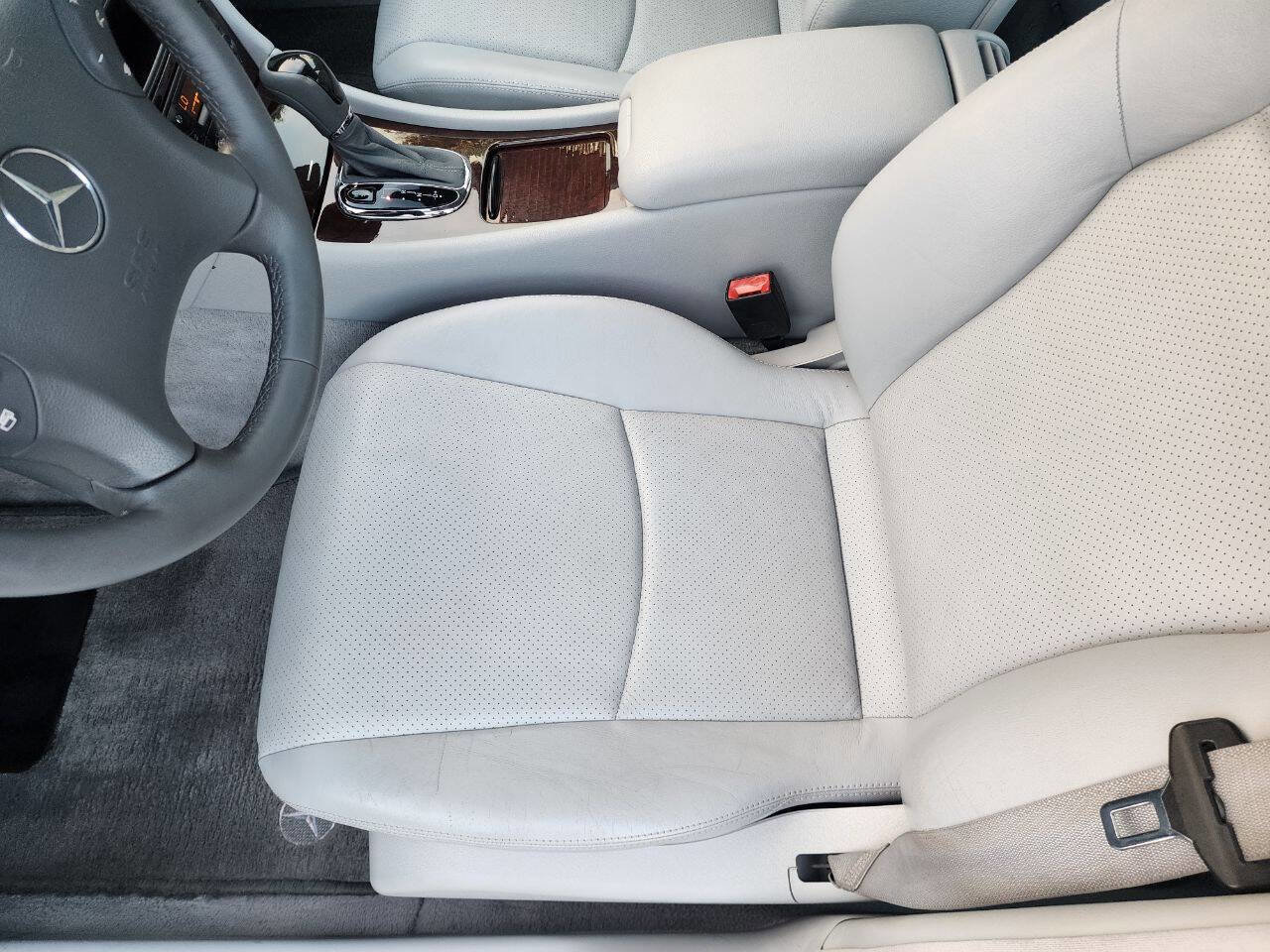 Used 2001 Mercedes-Benz C 320 Sedan image 23