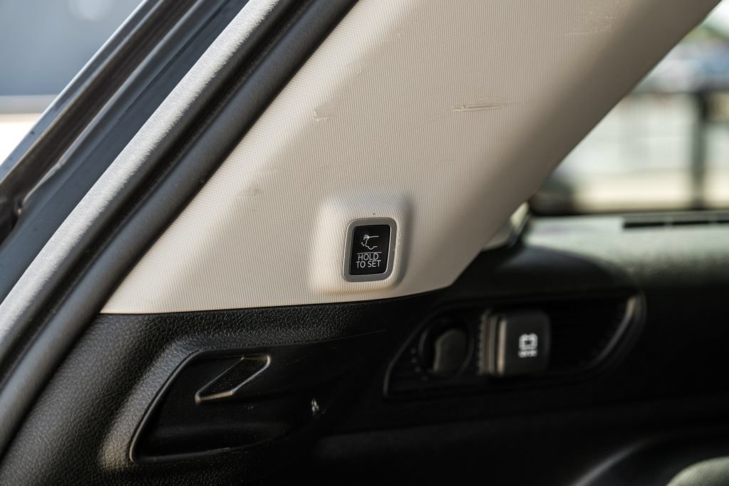 Used 2023 Jeep Grand Cherokee Limited AWD/4WD image 65