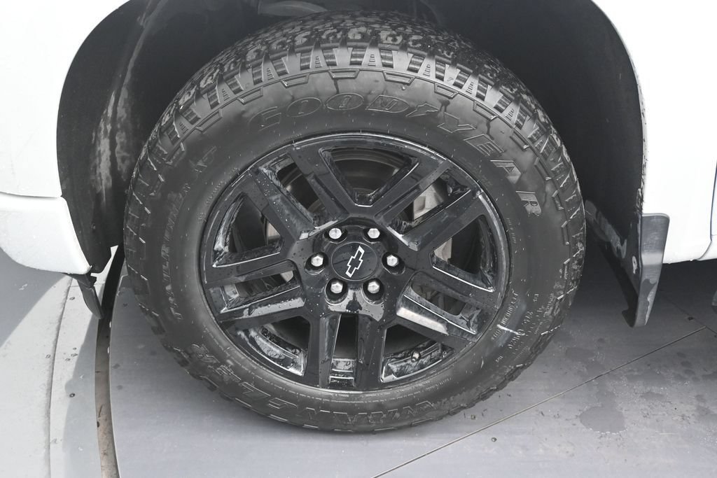 Used 2024 Chevrolet Silverado 1500 Custom w/ Turbomax Blackout Package RWD image 9