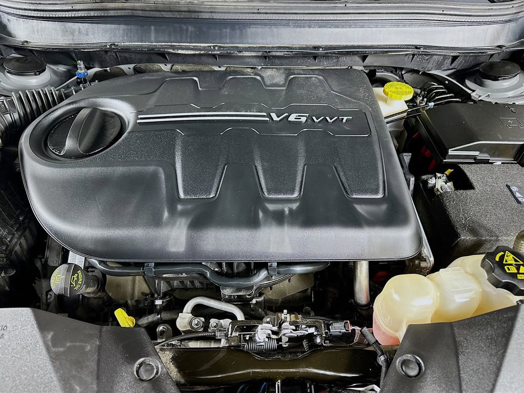 Used 2019 Jeep Cherokee Trailhawk w/ Cold Weather Group image 37