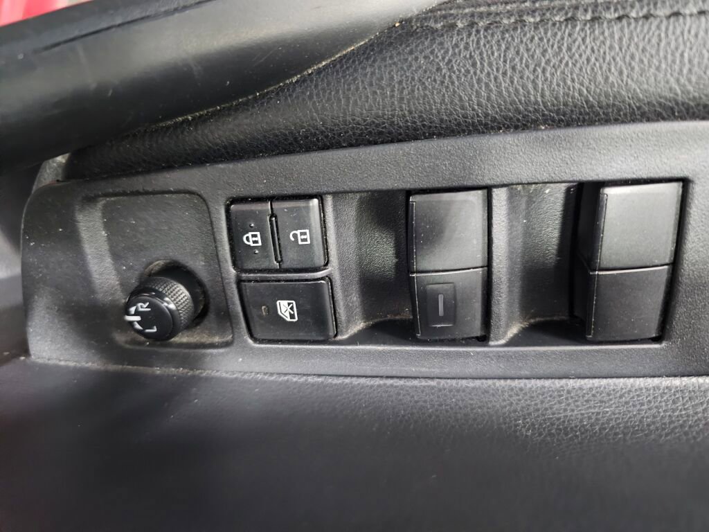 Used 2020 Toyota Corolla LE w/ Carpet Mat Package (TMS) image 28