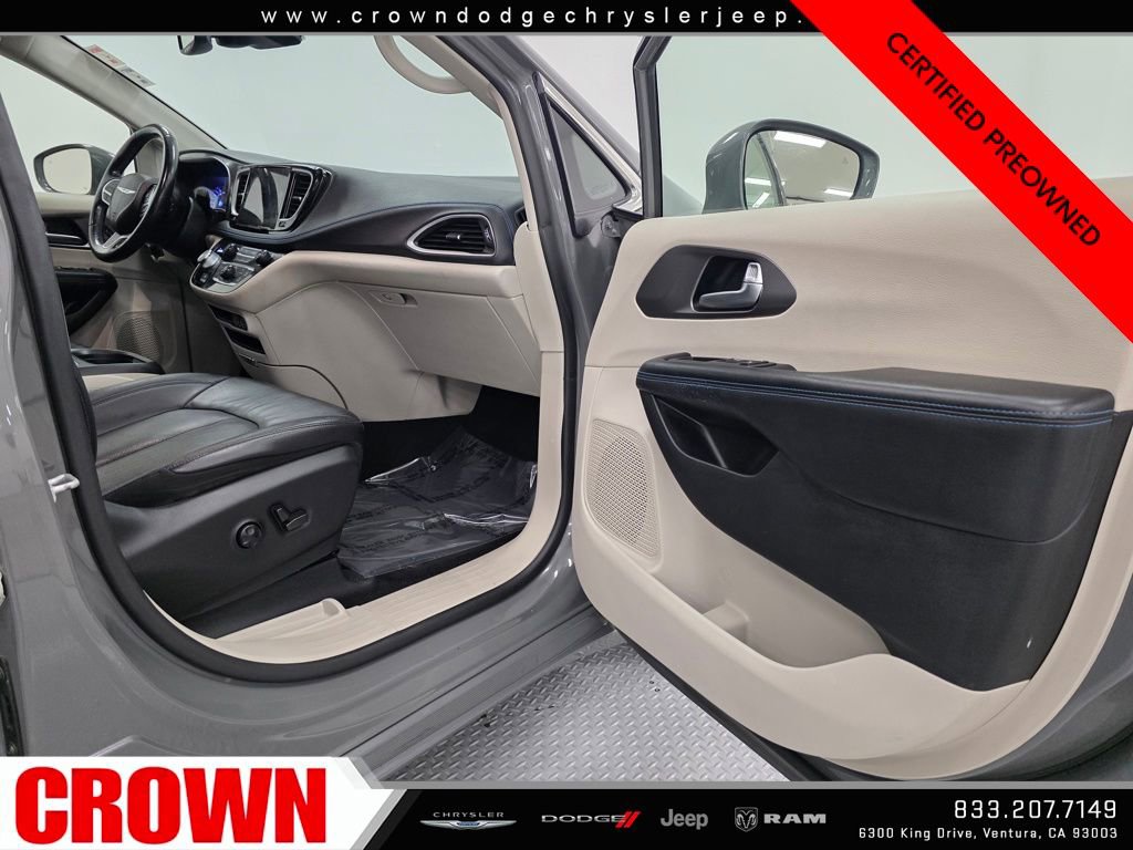 Certified 2021 Chrysler Pacifica Touring-L image 15
