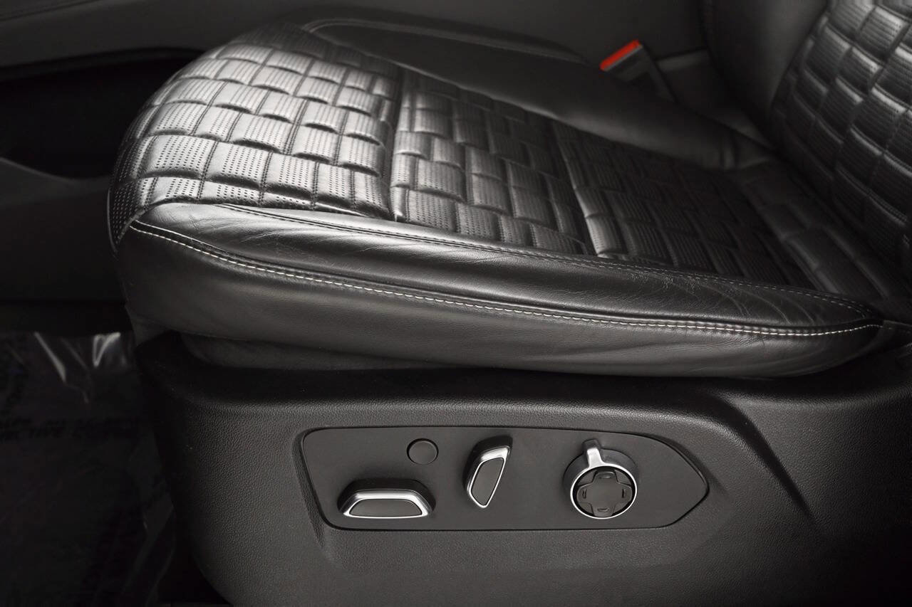 Used 2023 Cadillac Escalade V image 16