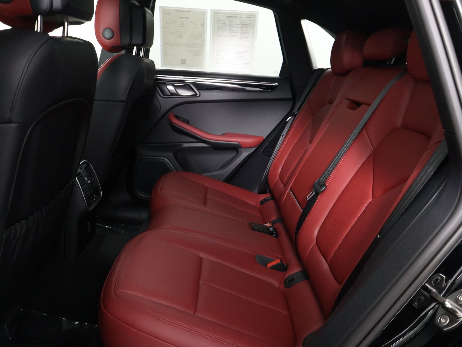 Certified 2026 Porsche Macan AWD/4WD image 33