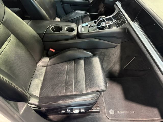 Used 2017 Porsche Panamera 4 image 28