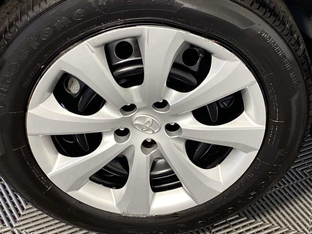 Used 2025 Toyota Corolla LE FWD image 28