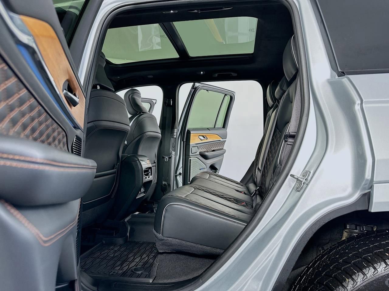 Used 2022 Jeep Grand Cherokee Summit image 36