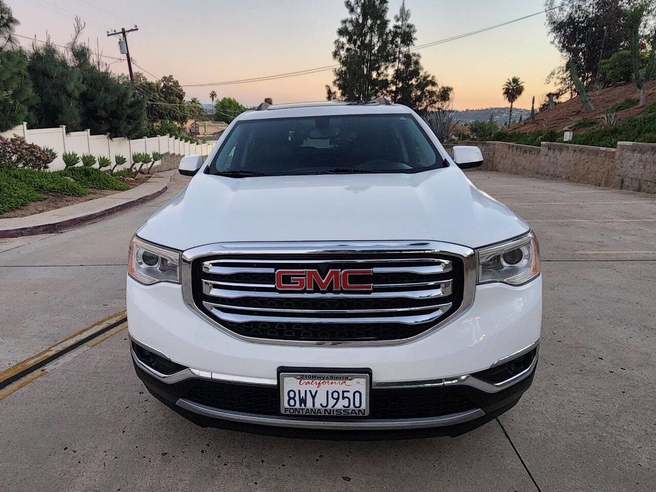 Used 2017 GMC Acadia SLT image 3