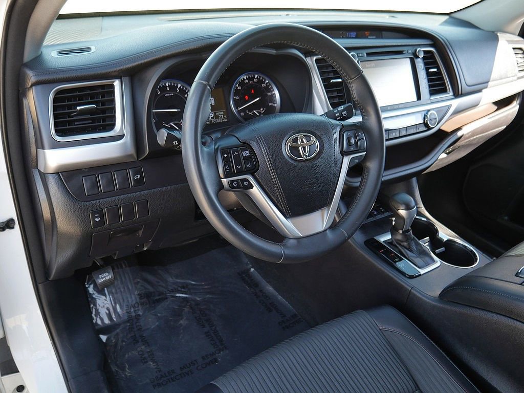 Used 2016 Toyota Highlander Plus AWD/4WD image 11