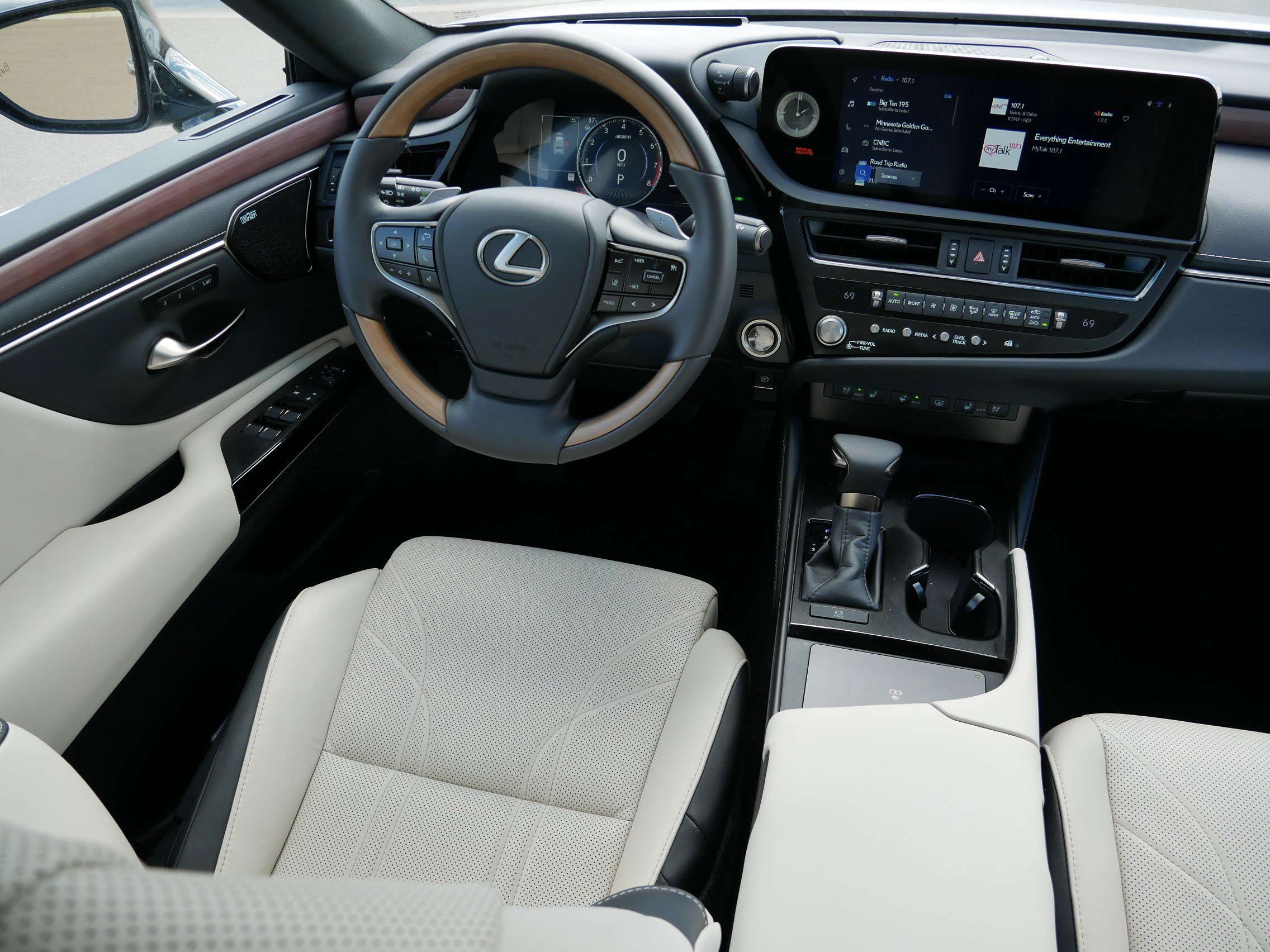 Used 2025 Lexus ES 350 Ultra Luxury image 7