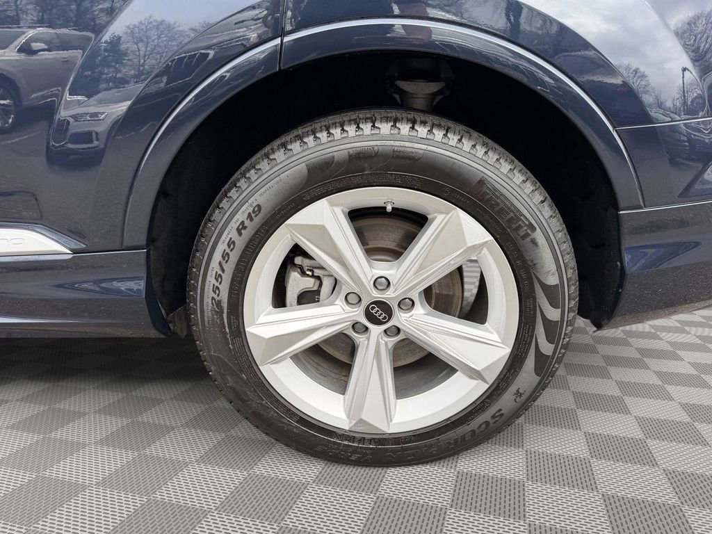 Used 2023 Audi Q7 2.0T Premium Plus w/ Premium Plus Package AWD/4WD image 13