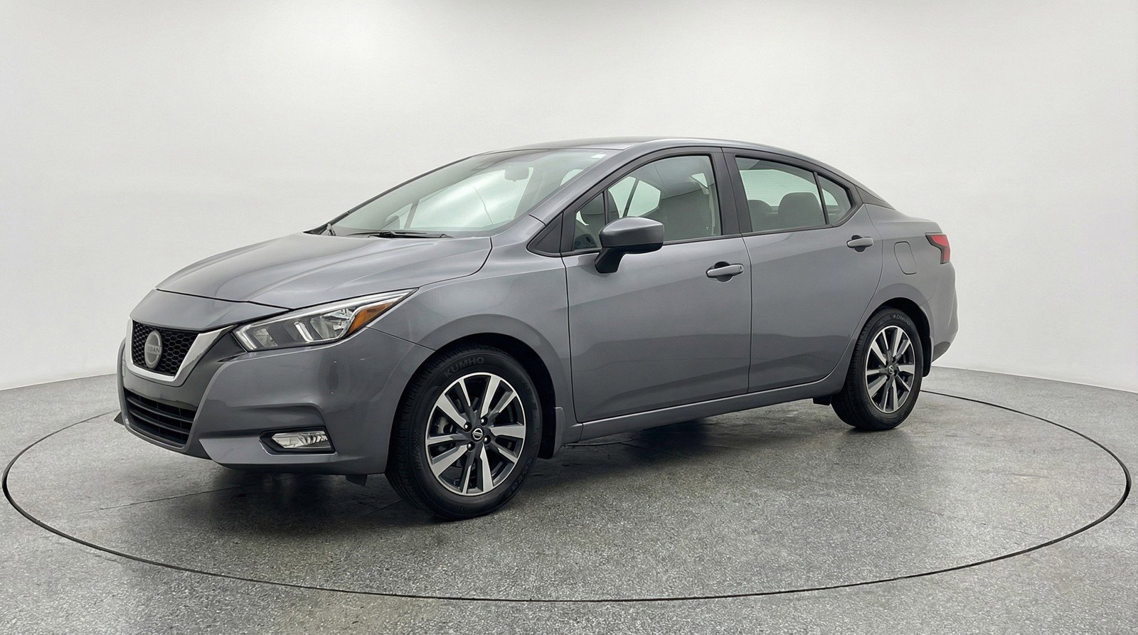 Used 2025 Nissan Versa SV image 3