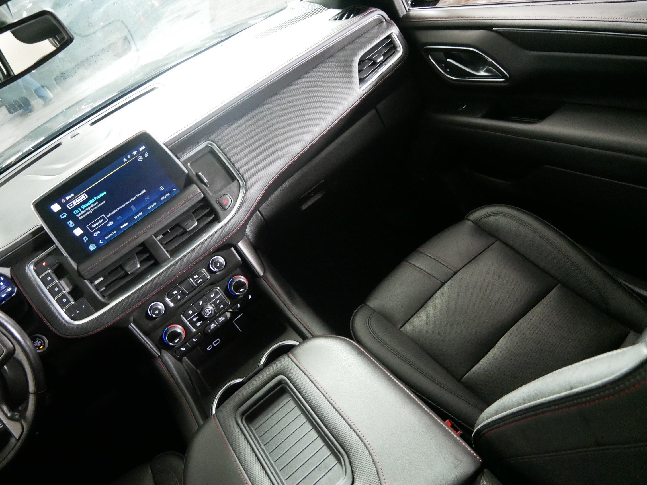 Used 2022 Chevrolet Tahoe RST w/ Luxury Package AWD/4WD image 11