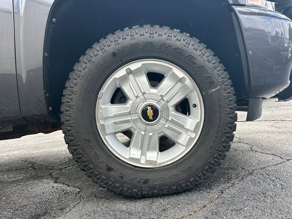 Used 2010 Chevrolet Silverado 1500 LTZ w/ Z71 Appearance Package AWD/4WD image 13