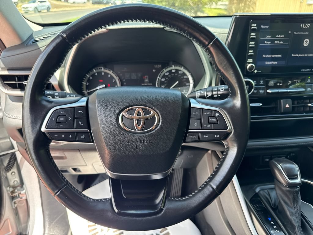 Used 2021 Toyota Highlander XLE AWD/4WD image 13
