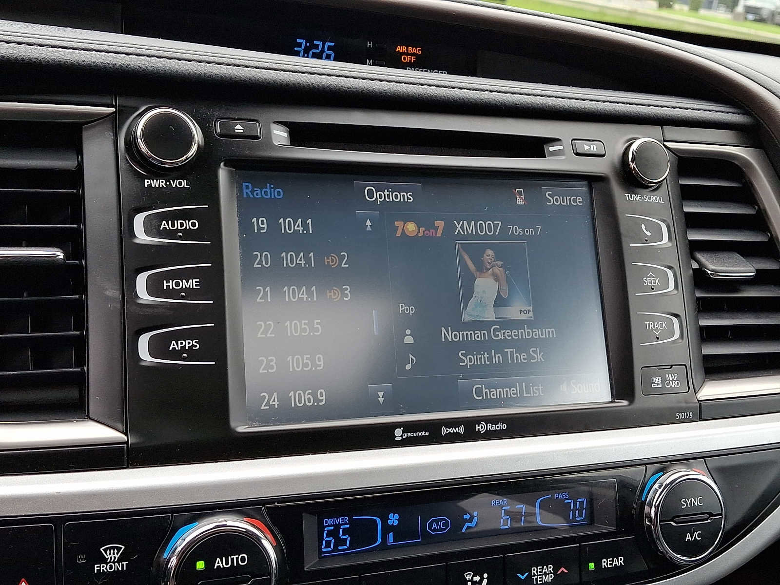 Used 2018 Toyota Highlander XLE AWD/4WD image 19