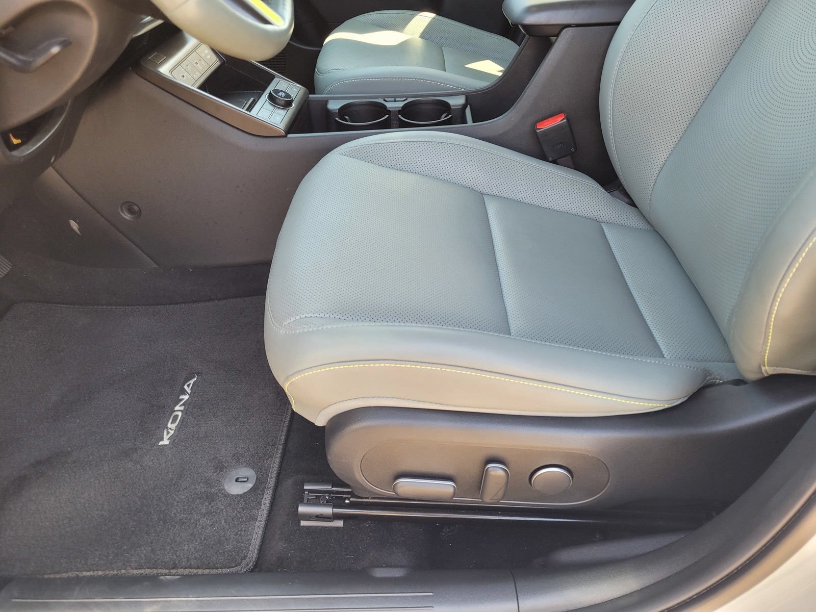 Certified 2024 Hyundai Kona Limited FWD image 22
