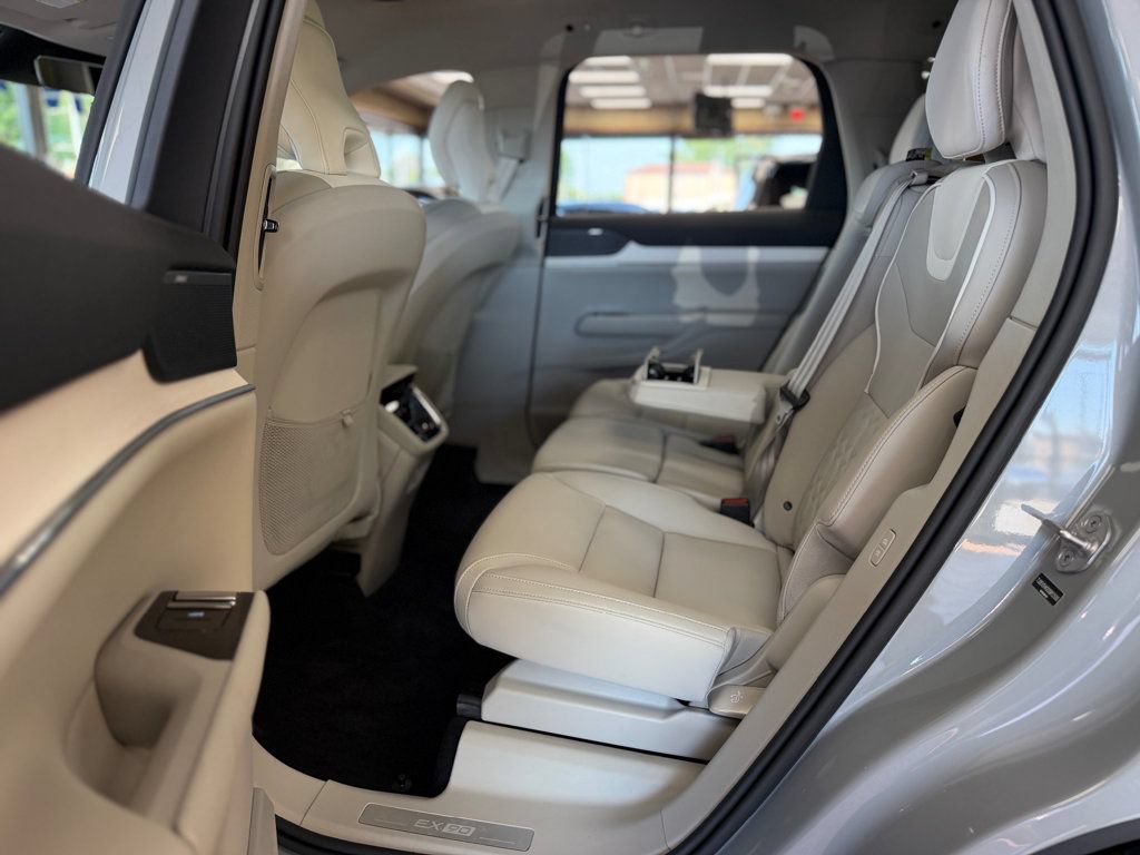 Used 2025 Volvo EX90 Plus AWD/4WD image 16
