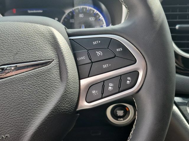 Used 2025 Chrysler Pacifica Select FWD image 21