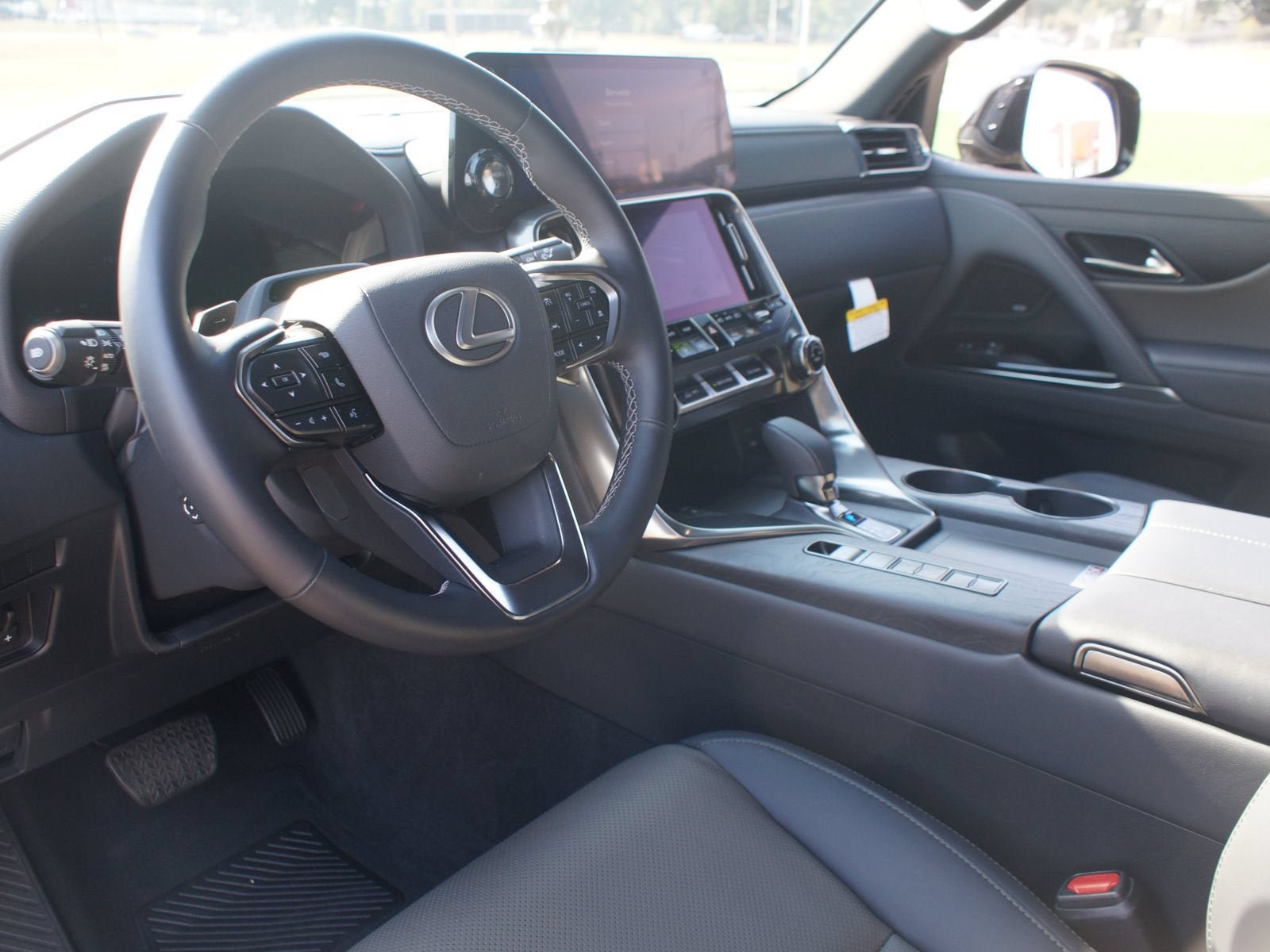 Used 2025 Lexus LX 700h Overtrail AWD/4WD image 15
