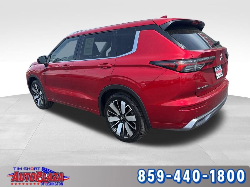 Used 2025 Mitsubishi Outlander AWD image 2