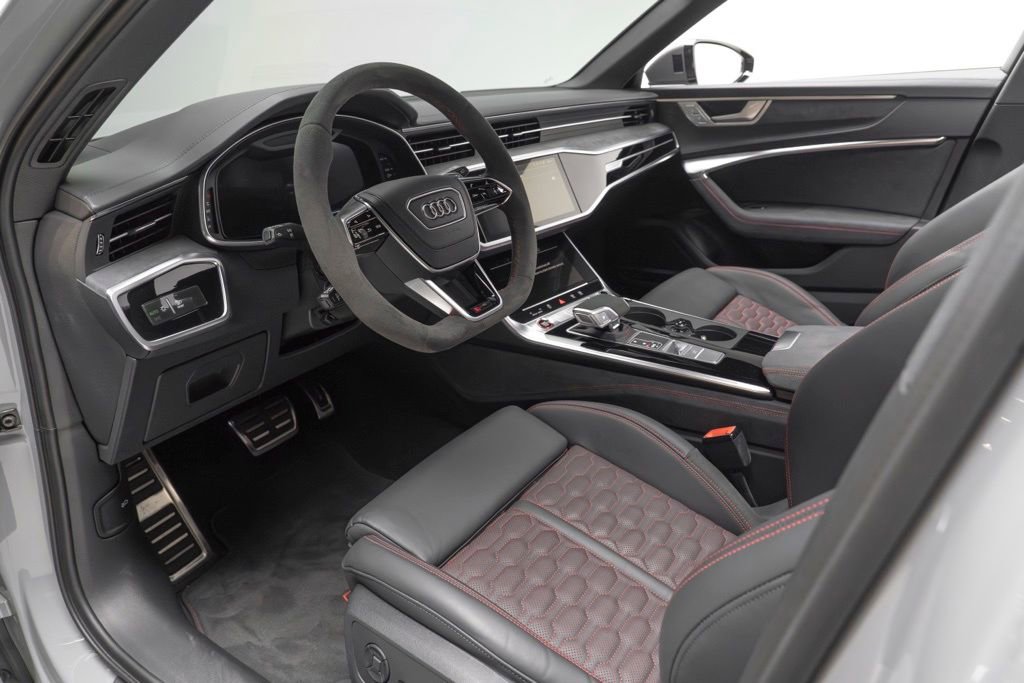 Used 2025 Audi RS 6 performance image 2