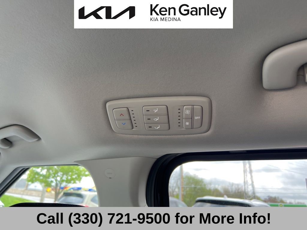 Used 2024 Kia Carnival LX FWD image 45