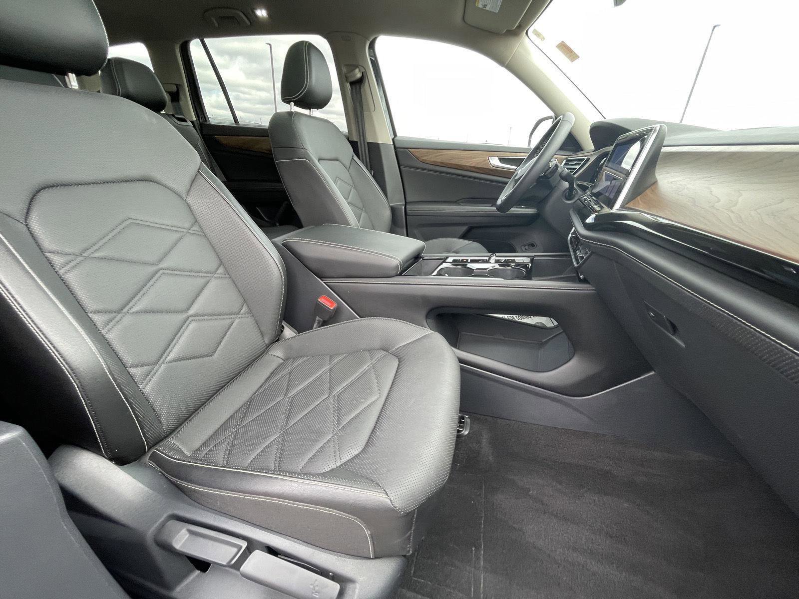 Used 2024 Volkswagen Atlas SE w/ Panoramic Sunroof Package image 25