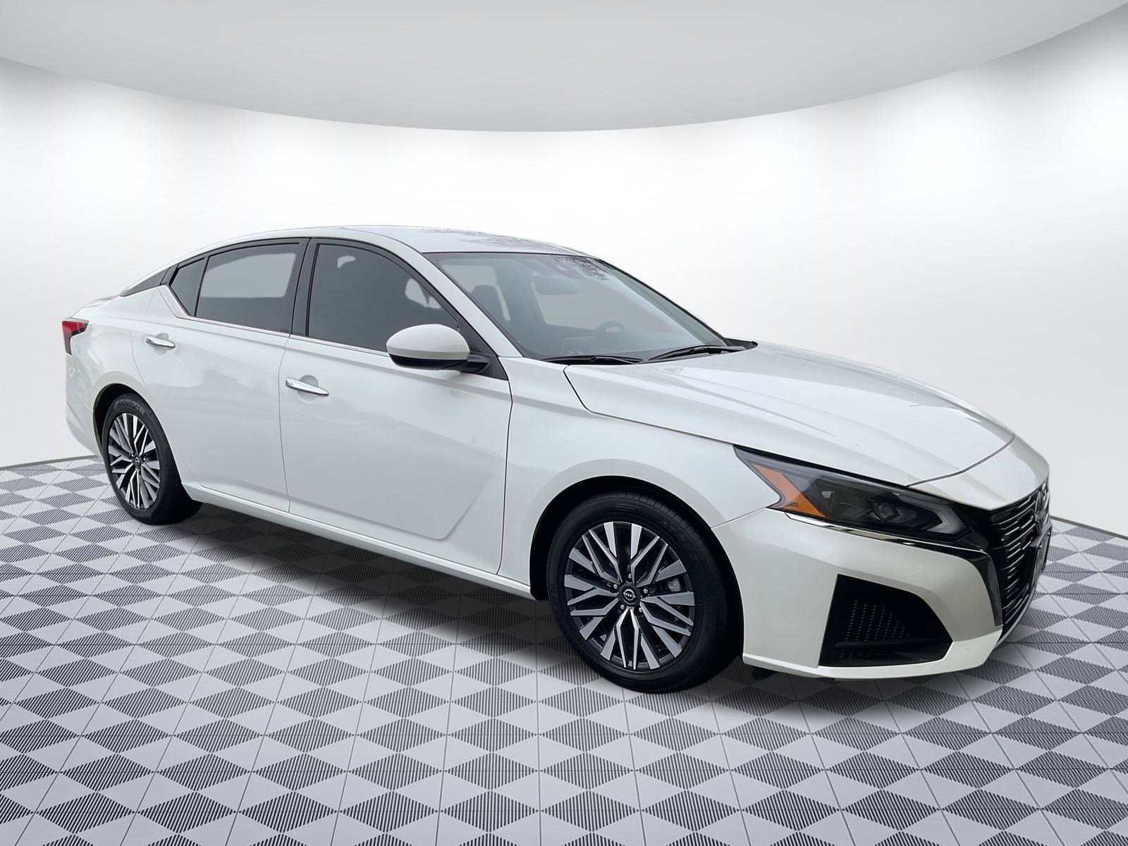 Used 2023 Nissan Altima 2.5 SV w/ SV Premium Package