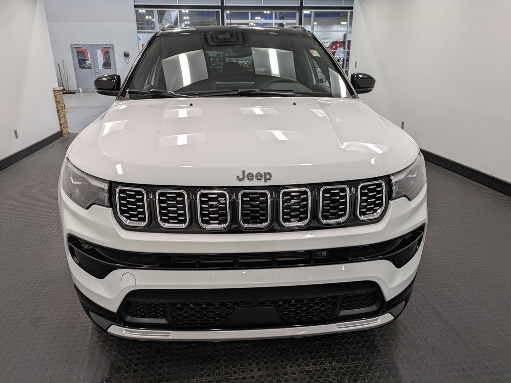 Used 2024 Jeep Compass Limited w/ Elite Group image 2