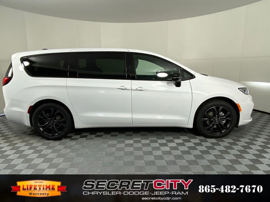 New 2026 Chrysler Pacifica Select image 8