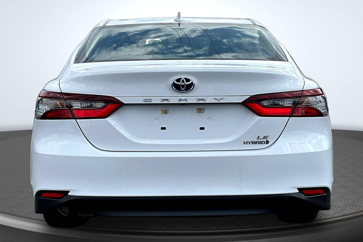 Used 2022 Toyota Camry LE FWD image 4