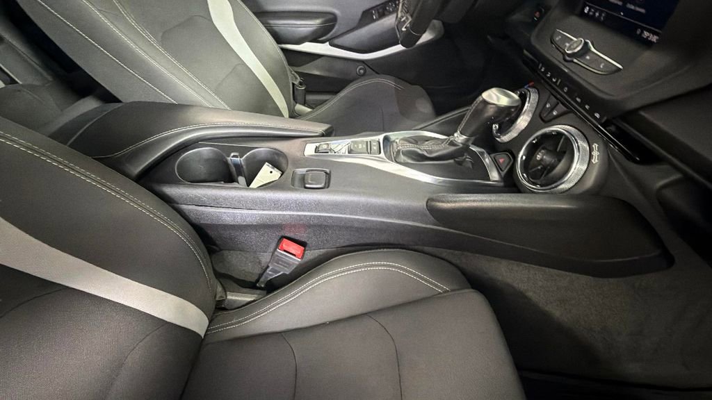 Certified 2020 Chevrolet Camaro LT RWD image 29