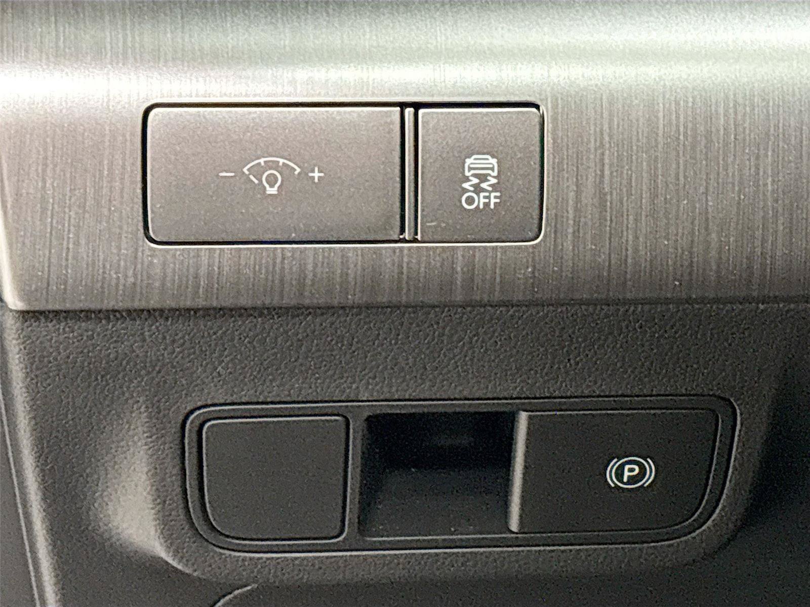 Used 2025 Hyundai Kona SEL FWD image 14