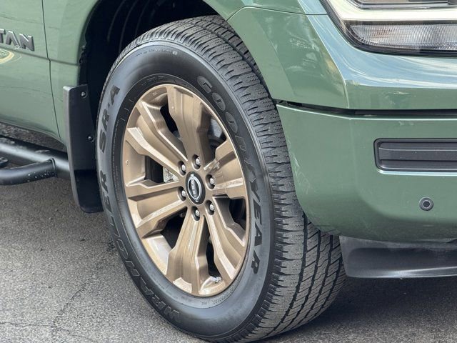 Used 2024 Nissan Titan SV w/ SV Bronze Edition Package image 4