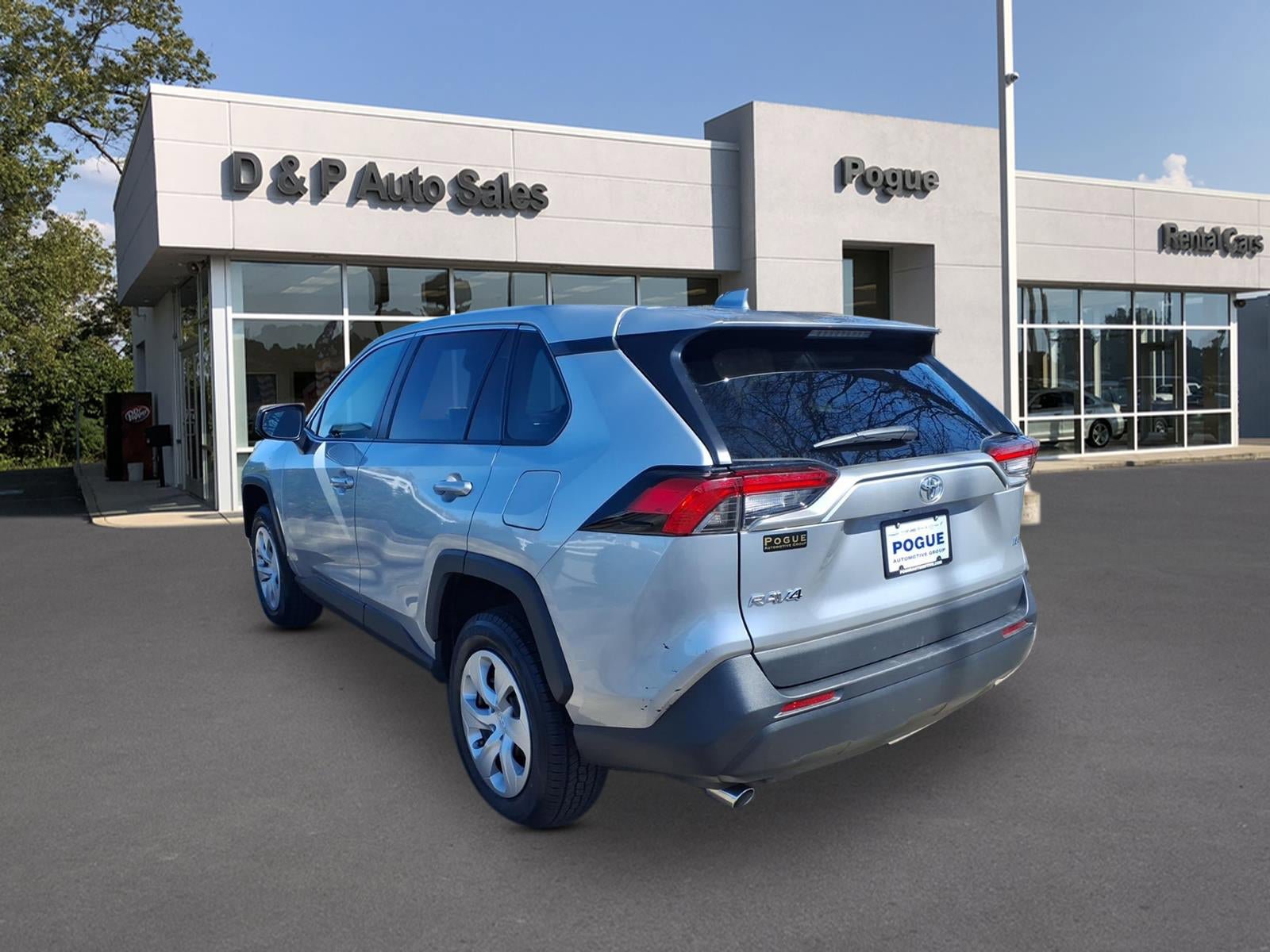 Used 2024 Toyota RAV4 LE FWD image 3