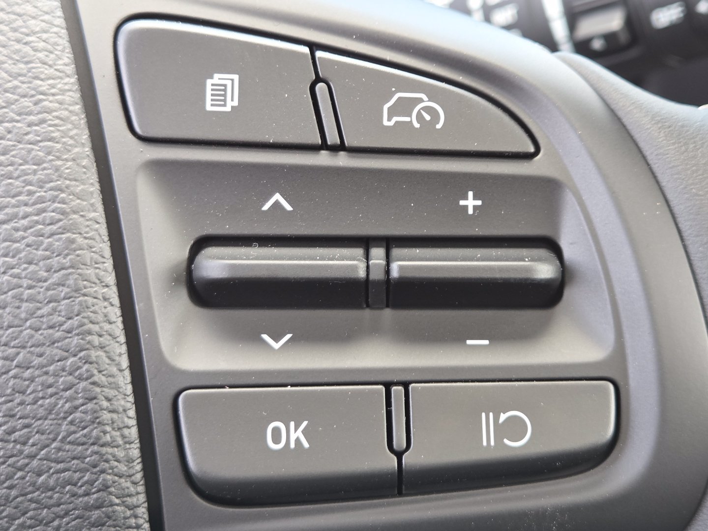 New 2026 Hyundai Venue SEL FWD image 32