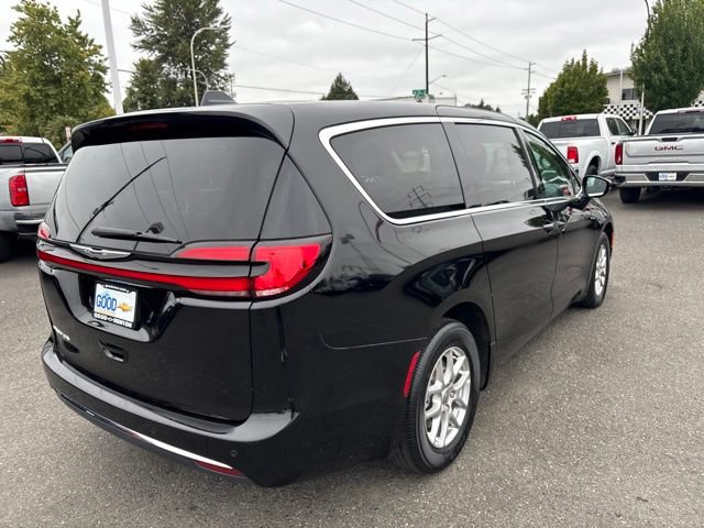 Used 2024 Chrysler Pacifica Touring-L FWD image 5