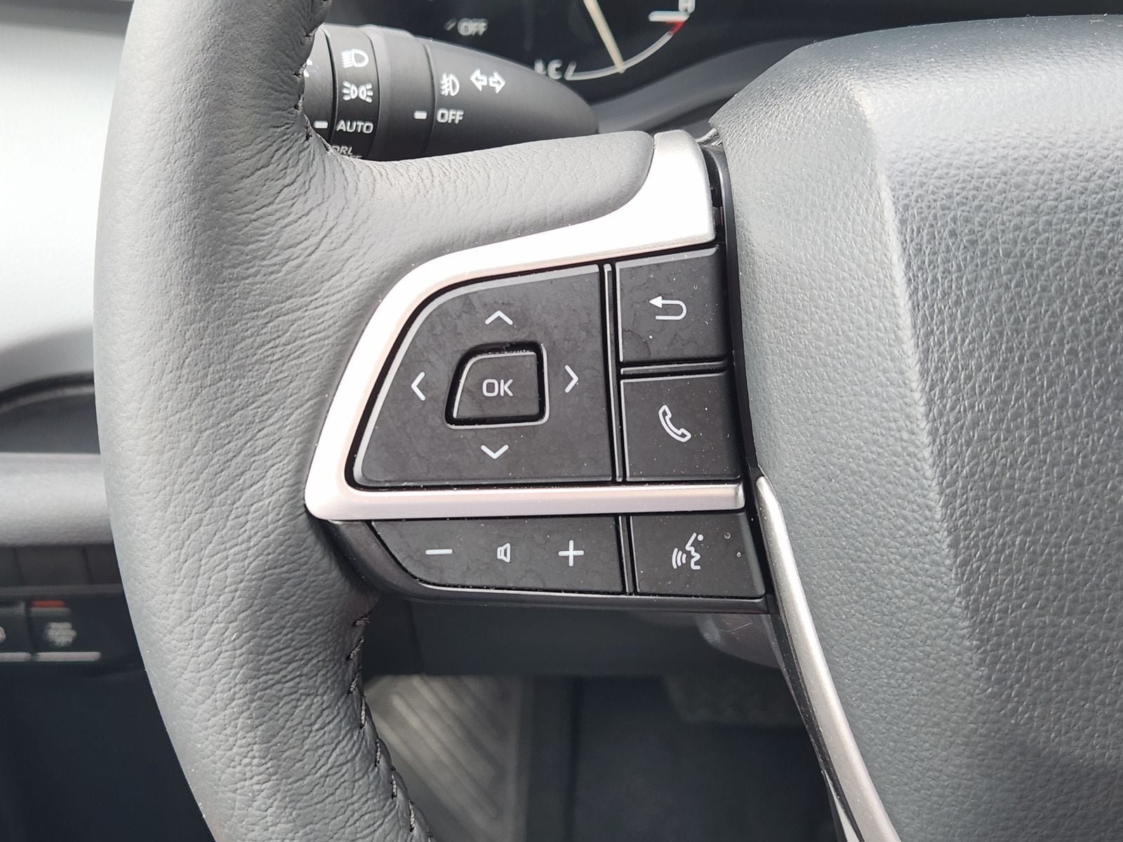 Used 2026 Toyota Sienna XLE FWD image 34